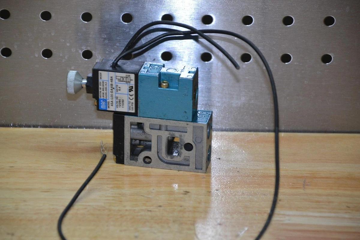 Used MAC 45A-L00-DAAB-4BA 45AL00DAAB4BA SOLENOID VALVE