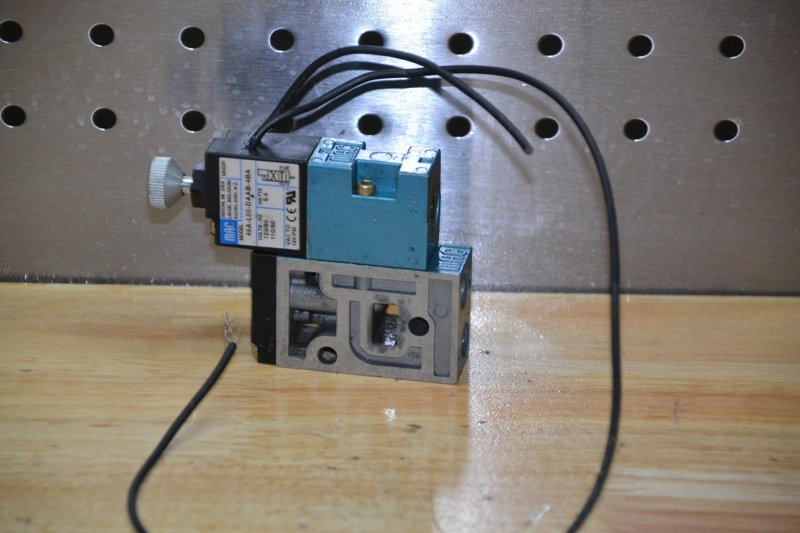 Used MAC 45A-L00-DAAB-4BA 45AL00DAAB4BA SOLENOID VALVE
