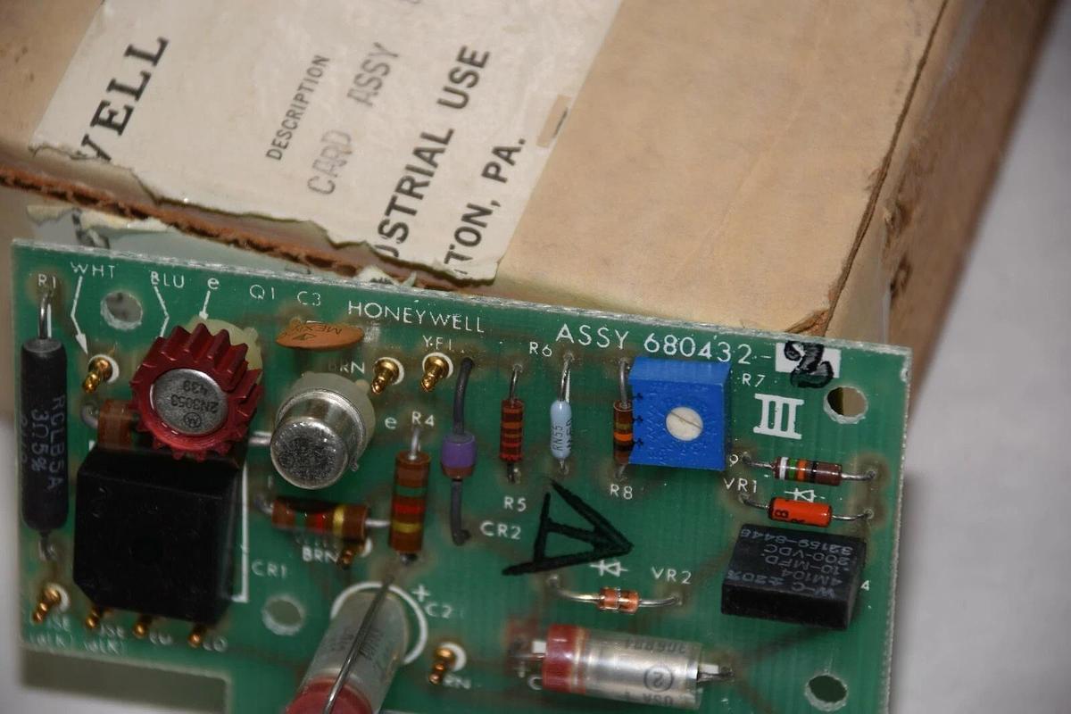 HONEYWELL 30680432 502 8546 CIRCUIT CARD ASSEMBLY NEW