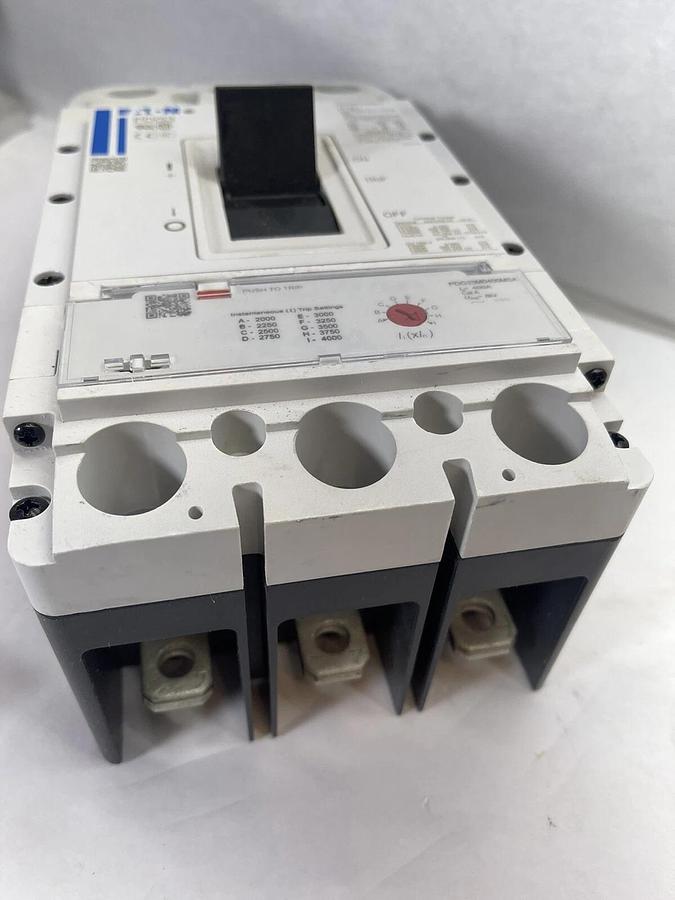 Cutler Hammer EATON Circuit Breaker: 400 A Amps, PDG33M0400MSAN, PDG3