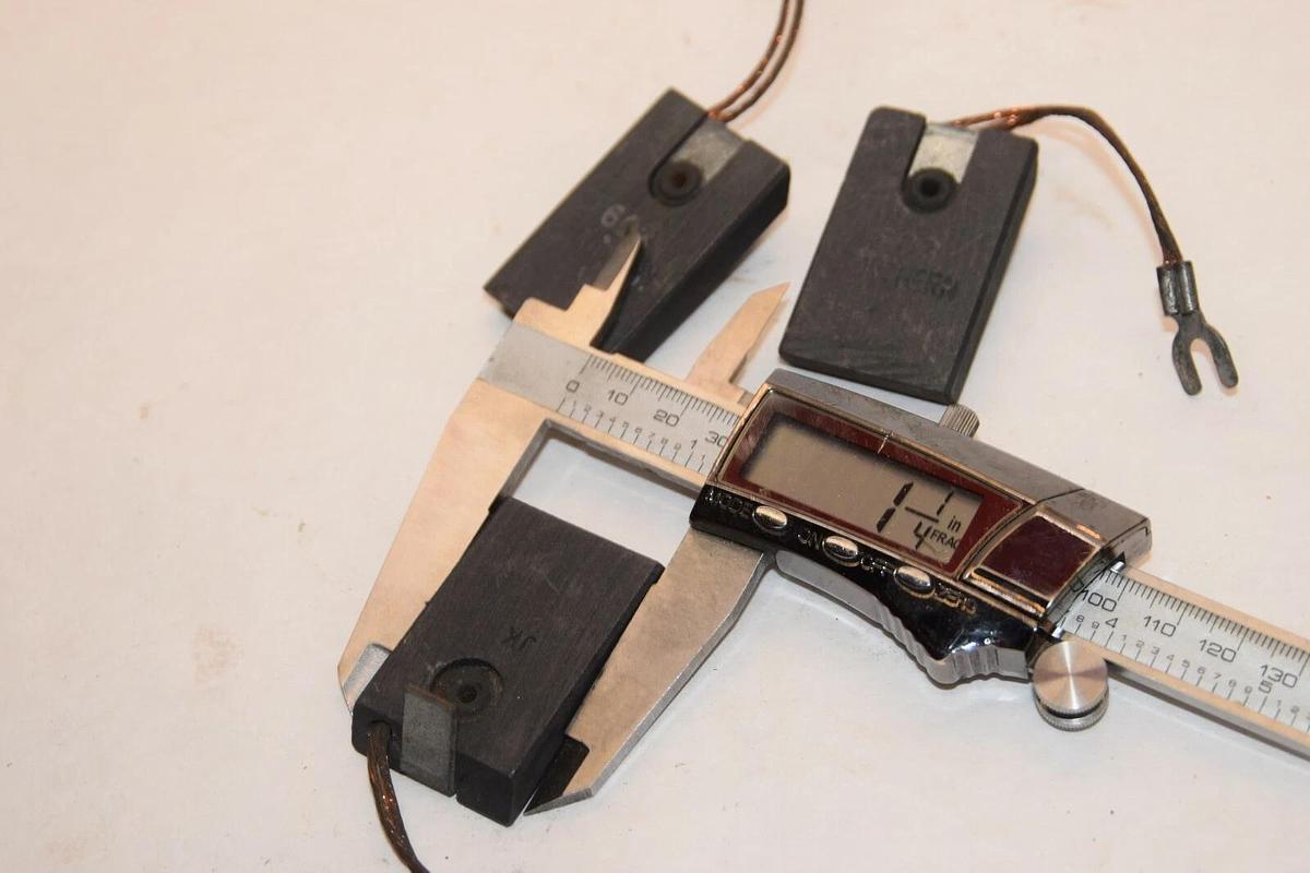 (NEW - Lot of 3) SOUTHERN 603 #603 1-1/4" x 23/64" Carbon Brush