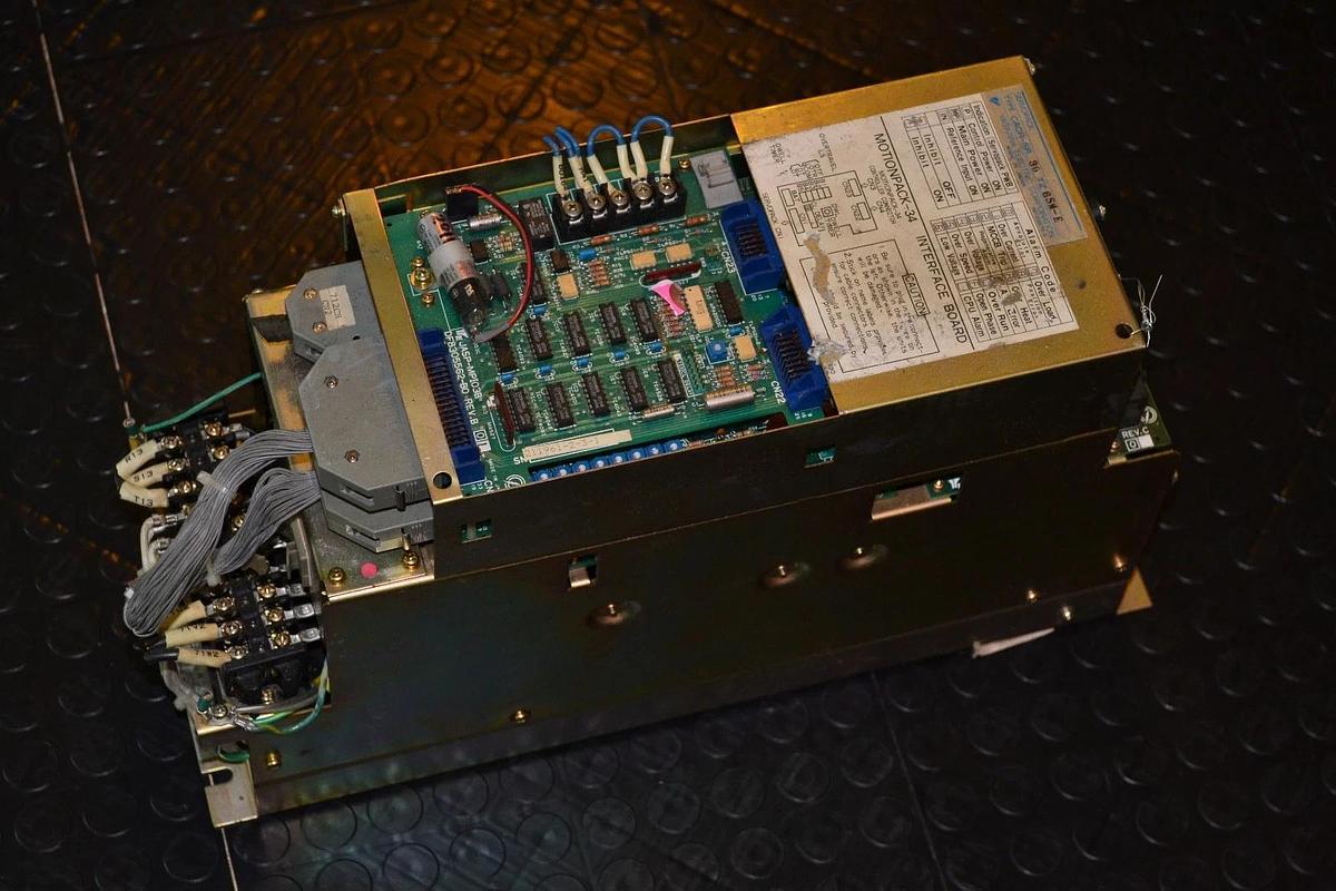Used Yaskawa ServoPack Servo Controller Drive CACR-SR30TZSM CACR-SR30TZ6SM-E