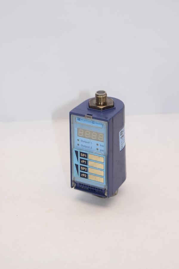 Used SQUARE D XML-F010D2036 24V 200mA 0-10 Bar Nautilus Pressure Sensor
