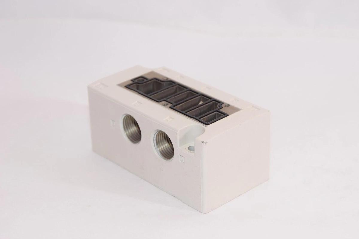 (NEW) SMC VQ4000-5-03N Sub Plate