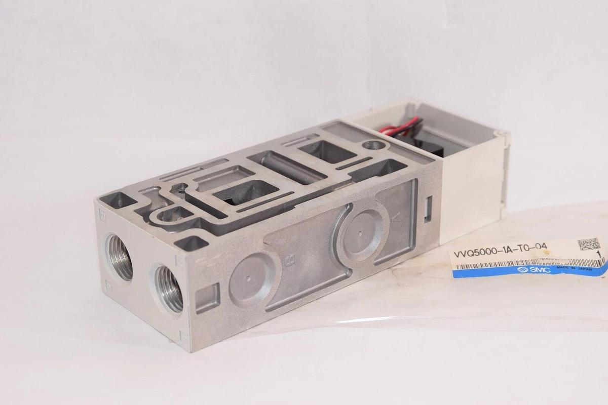 (NEW) SMC VVQ5000-1A-T0-04 VVQ50001AT004 Manifold Block Assembly