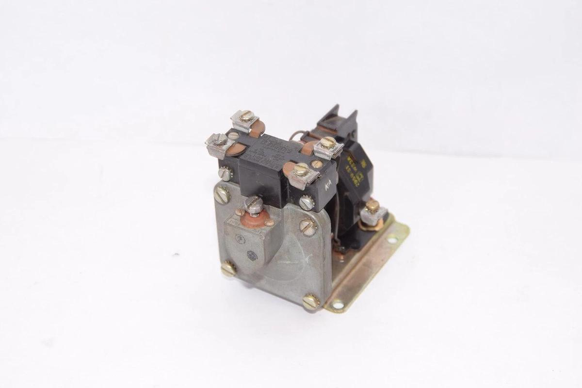Used SQUARE D 9050 A0-1D 9050A01D Pneumatic Timing Relay 120V Coil