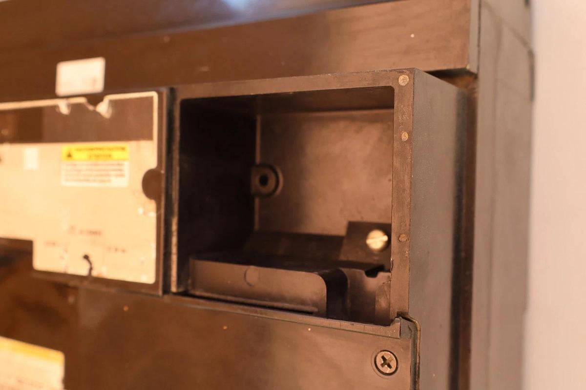 Used Square D 1200Amp SL1200 Circuit Breaker 1200A Frame 600V 3Pole (Missing Cover)