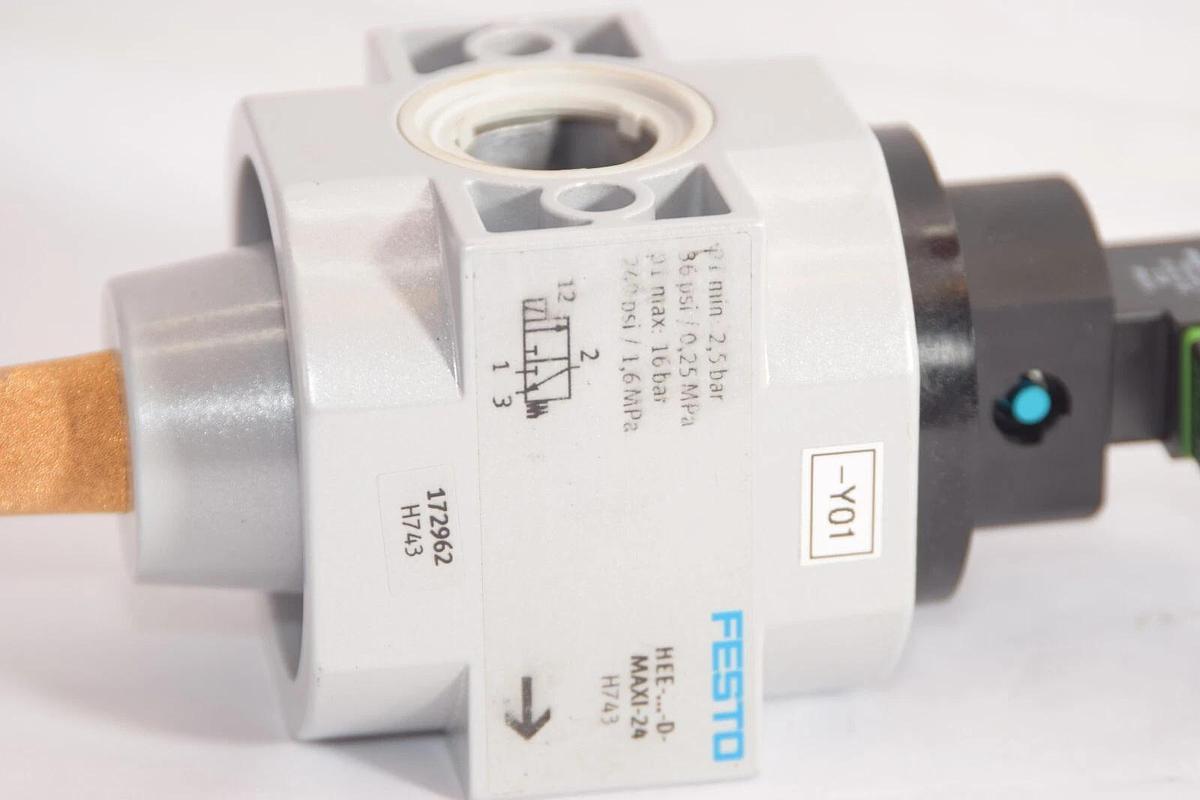 Used FESTO HEE-...-D-MAXI-24 2.5Bar 36psi On/Off Valve