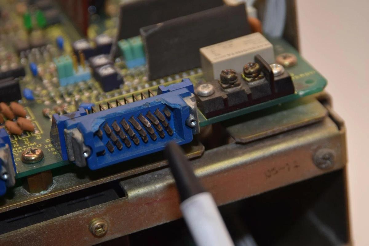 Used ALLEN BRADLEY 8520-AA6 8520AA6 EM862942*1 Series A Servo Drive