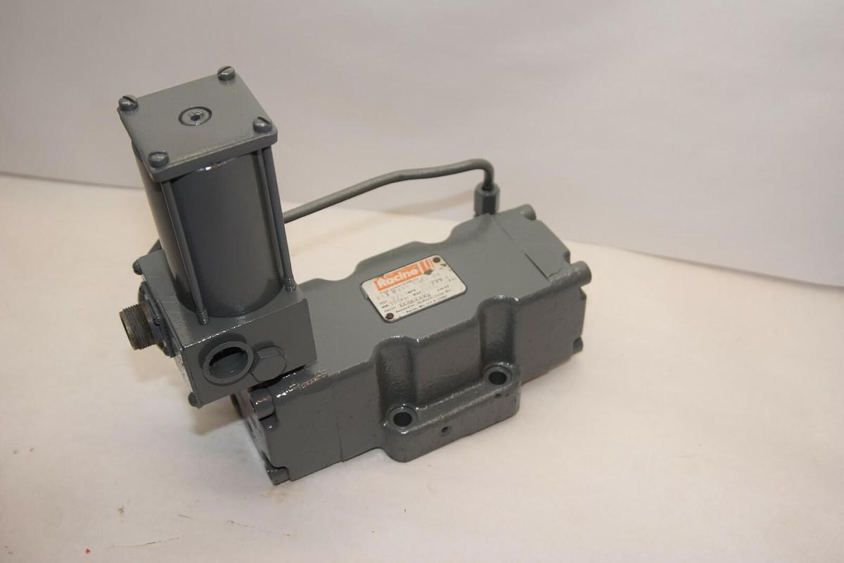 Used Racine FE1-EAAH-S06S-04 3000PSI Pressure Electrical servo Valve FE1 EAAH S06S 04