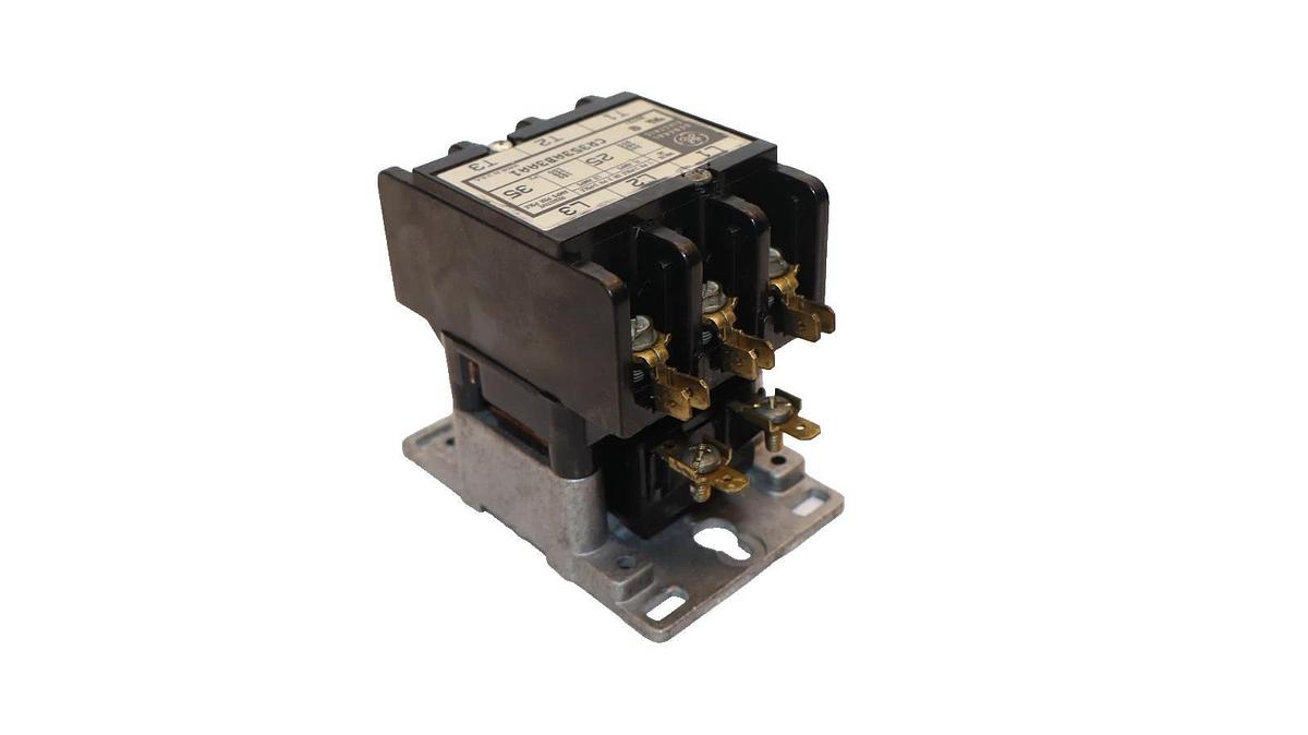GE , General Electric CR353AB3AA1 110-120V Coil Contactor (New)