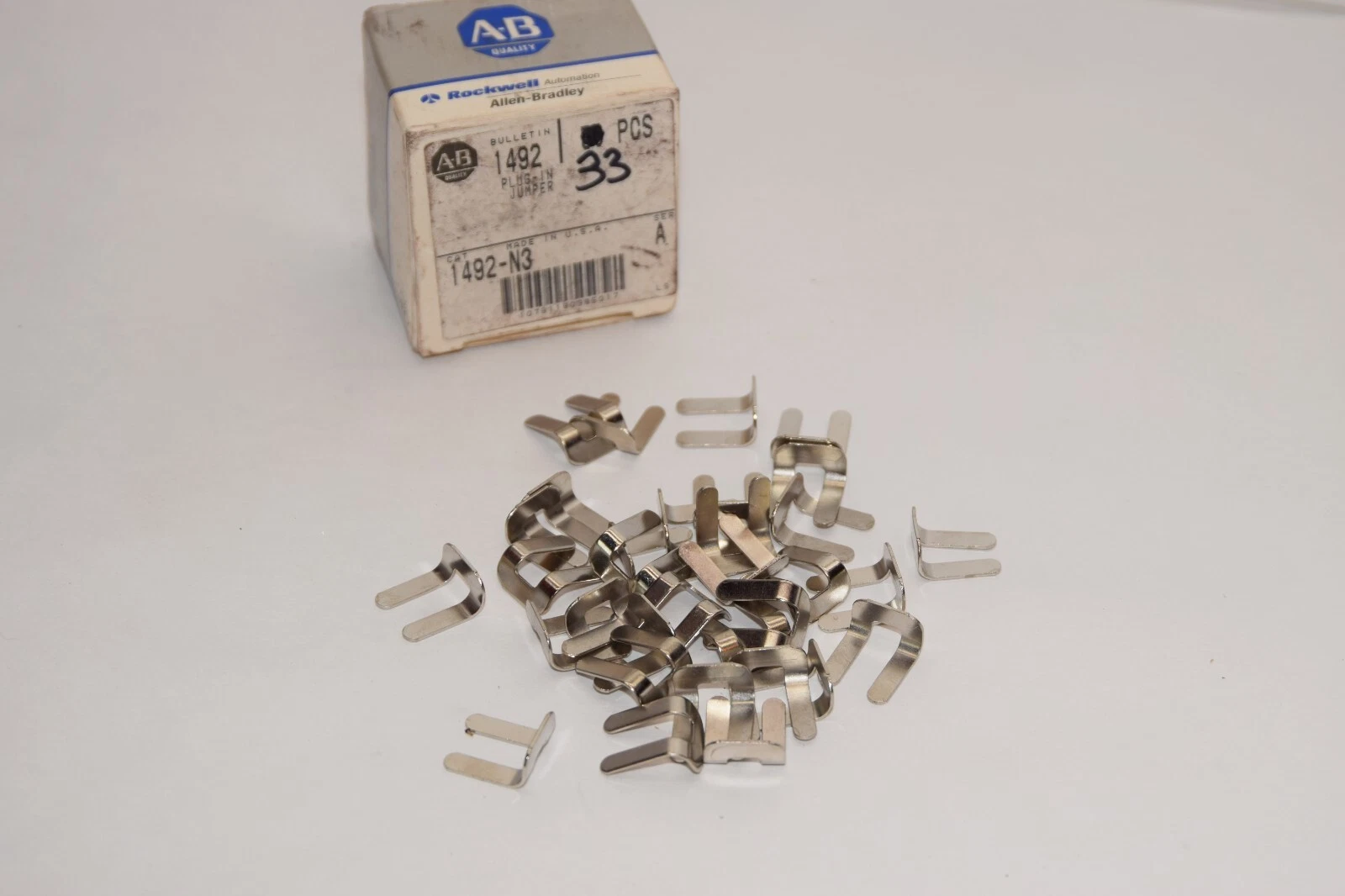 (NEW - Box of 33) ALLEN BRADLEY 1492-N3 Series a Plug-In Jumpers USA
