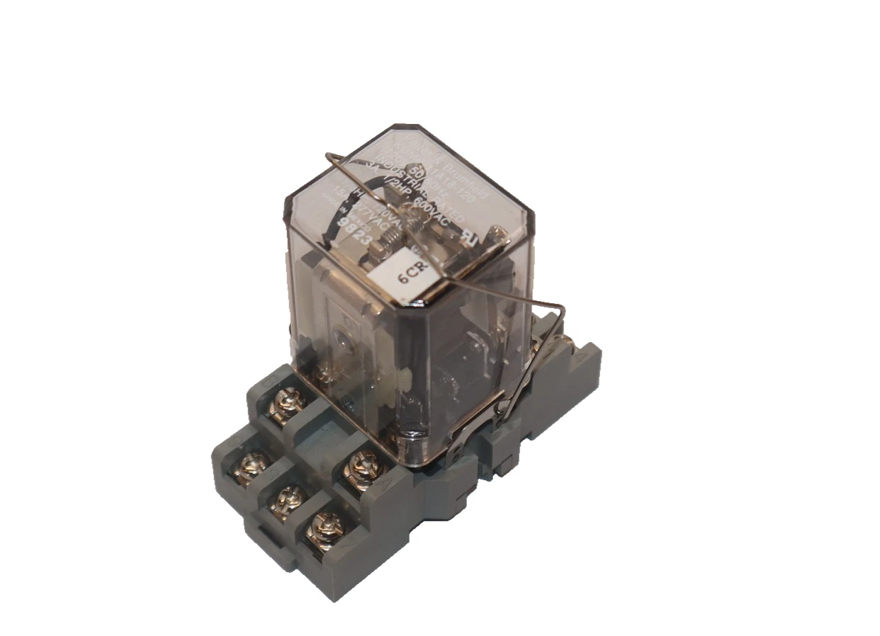 Used POTTER & BRUMFIELD KUMP-11A18-120 120V Relay With IDEC SR3B-05 Relay Socket Base