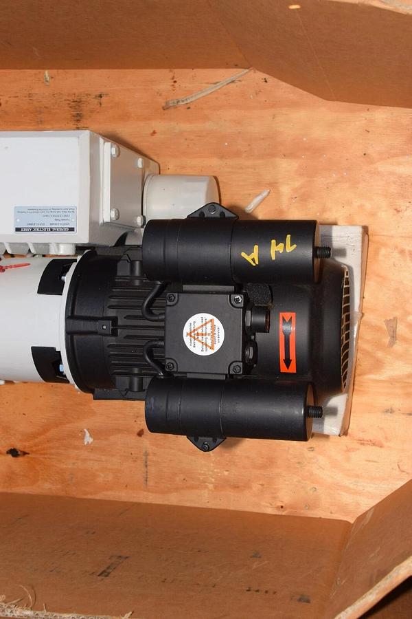 Pfeiffer Vacuum Vane Pump HENA Line Hena 25 PK D02 207 A  PKD02207A 1ph  (NEW)