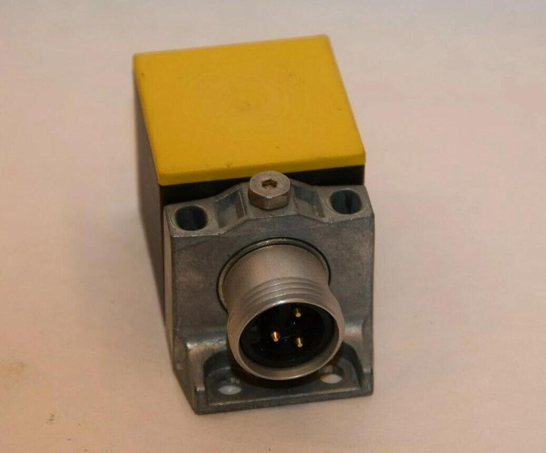 (NEW) TURCK Bi15-CK40-ADZ40X2-B1131/S34-S543T 20/140Vax 400mA Proximity Sensor