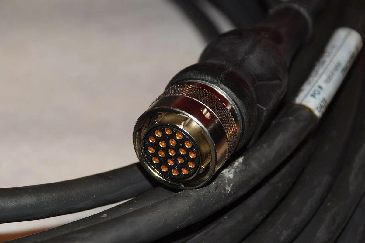 NEW FLEX-CABLE FC-CDFFDMP-S-E110 SERVO MOTOR CABLE