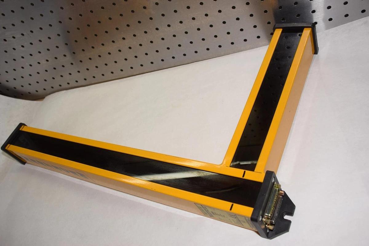 Used SMARTSCAN 5000 INFRARED SENSING LIGHT CURTAIN 5502APL2 Transmitter 022M376 24V