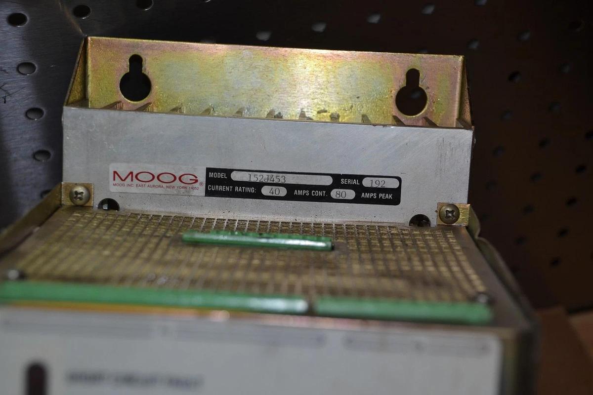 Used MOOG 152J453 Brushless Servo Controller Drive 40AMP