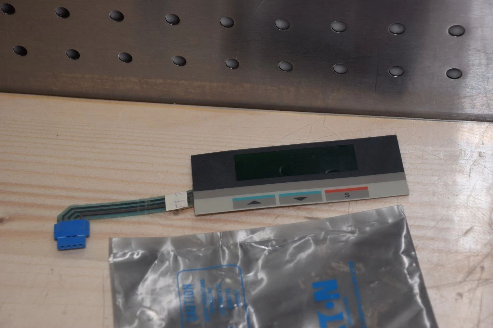 EATON 2700907 DOOR TAG STRIP NEW