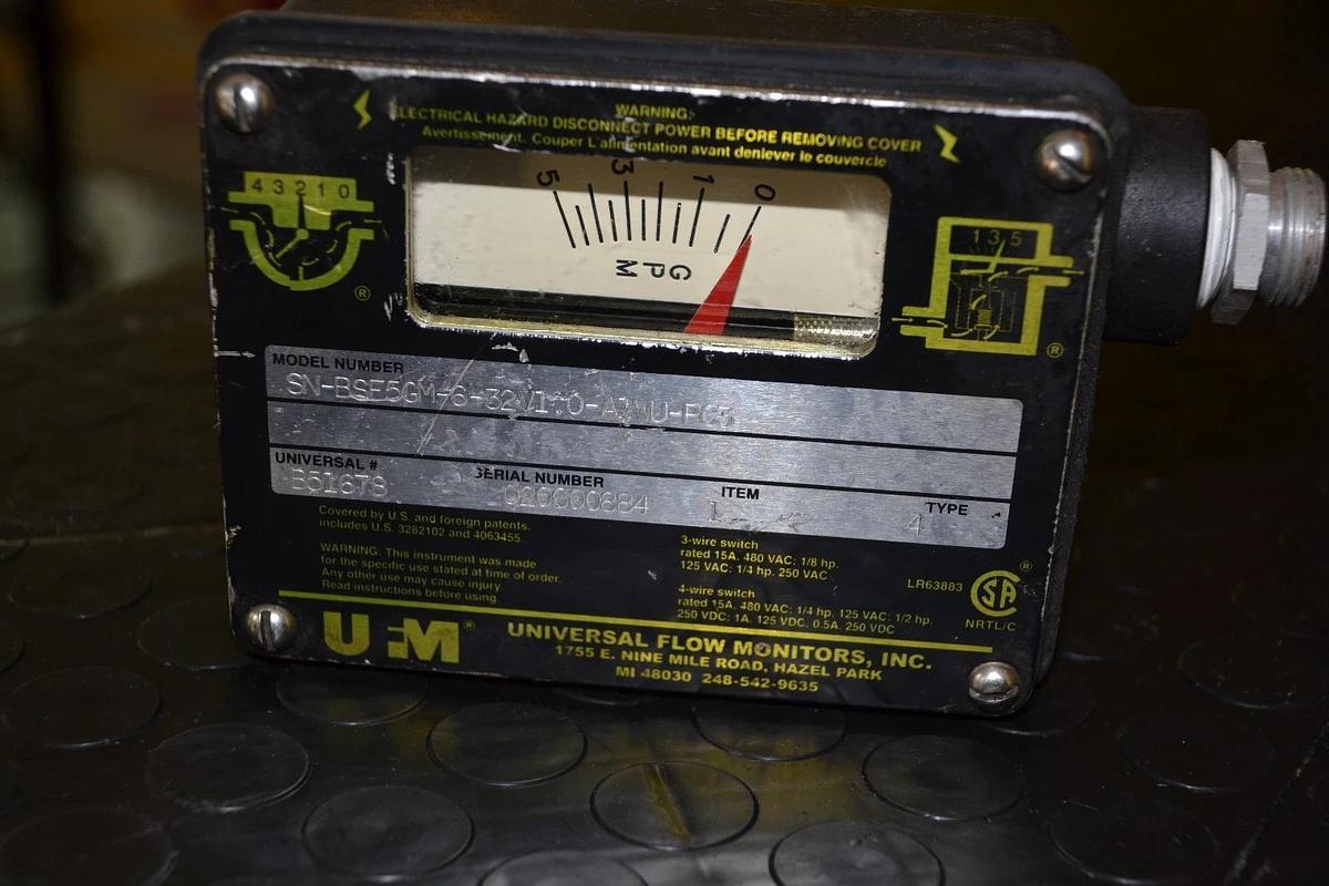 Used UFM Universal Flow Monitors Flow Meter B51678 SN-BSF5GM-6-32V1.0A1WU-PC3