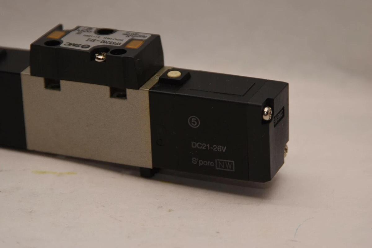 Used SMC VFS2200-5FZ 0.1-1.0MPa DC21-26V Coil Pneumatic Solenoid Valve