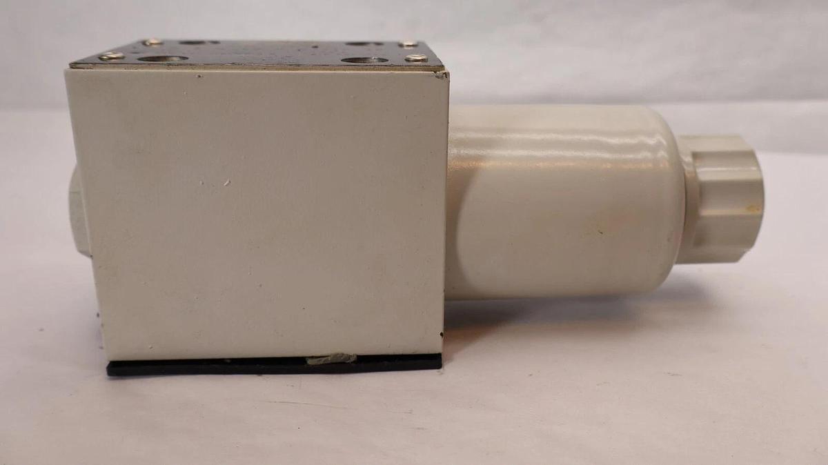 (NEW) PARKER D3W26HNJP30 24V 1.50A Directional Valve