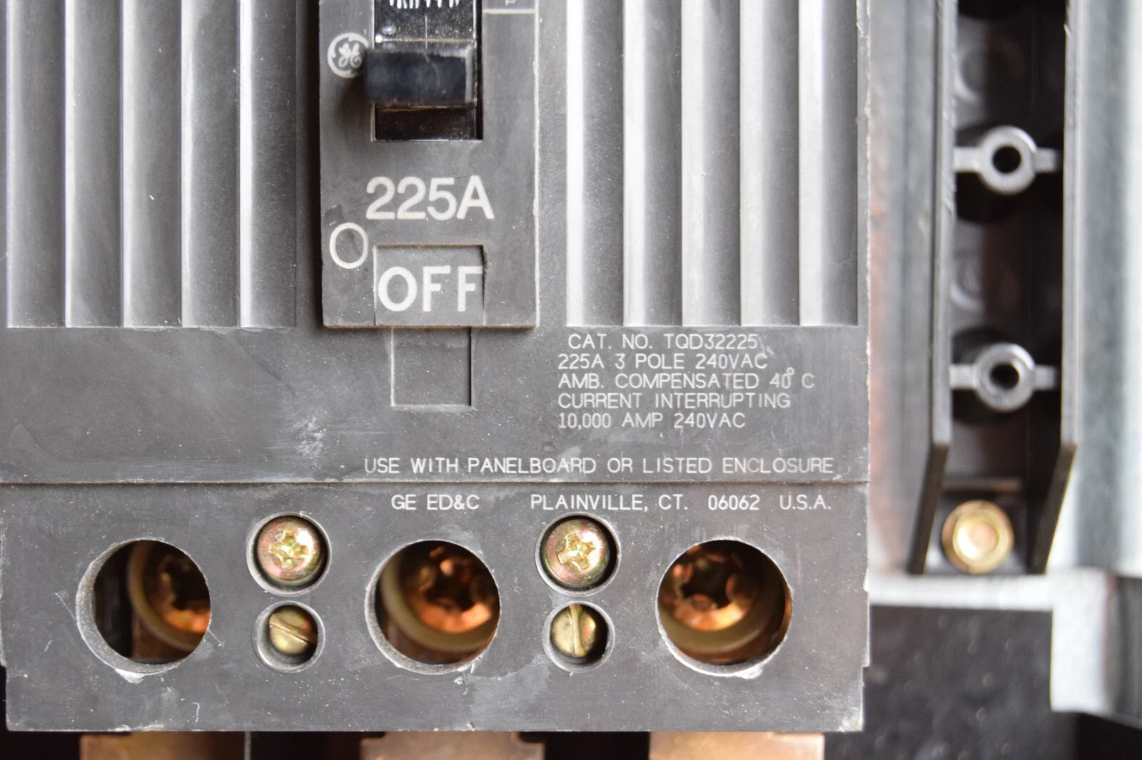 Used General Electric GE A Series 225A Panelboard Interior AQL3422ATX AXB4M9 3ph 4w