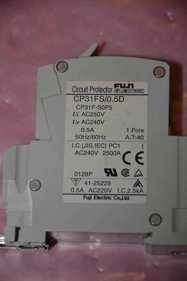 Used FUJI ELECTRIC CIRCUIT BREAKER CP31FS/0.5D CP31FS 0.5D CP31FS0.5D 250V 250 V
