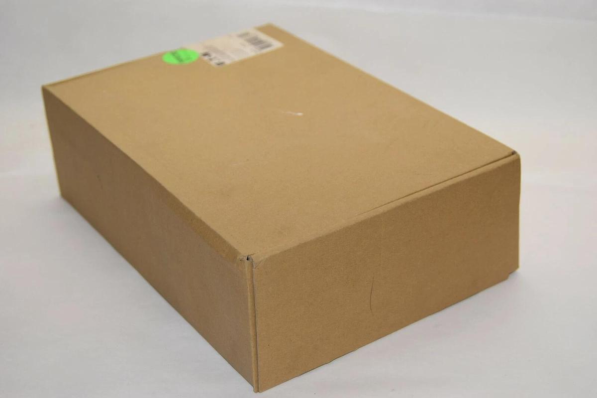 Used EATON 5.7" Touch Panel  XV-102-E8-57TVRC-10  XV102E857TVRC10 Cutler Hammer NEW