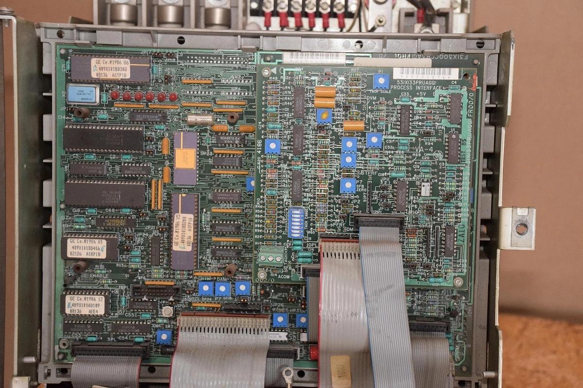 Used GE GENERAL ELECTRIC DC-300 Adjustable speed drive 10HP 10 HP 7VXAS057CD04