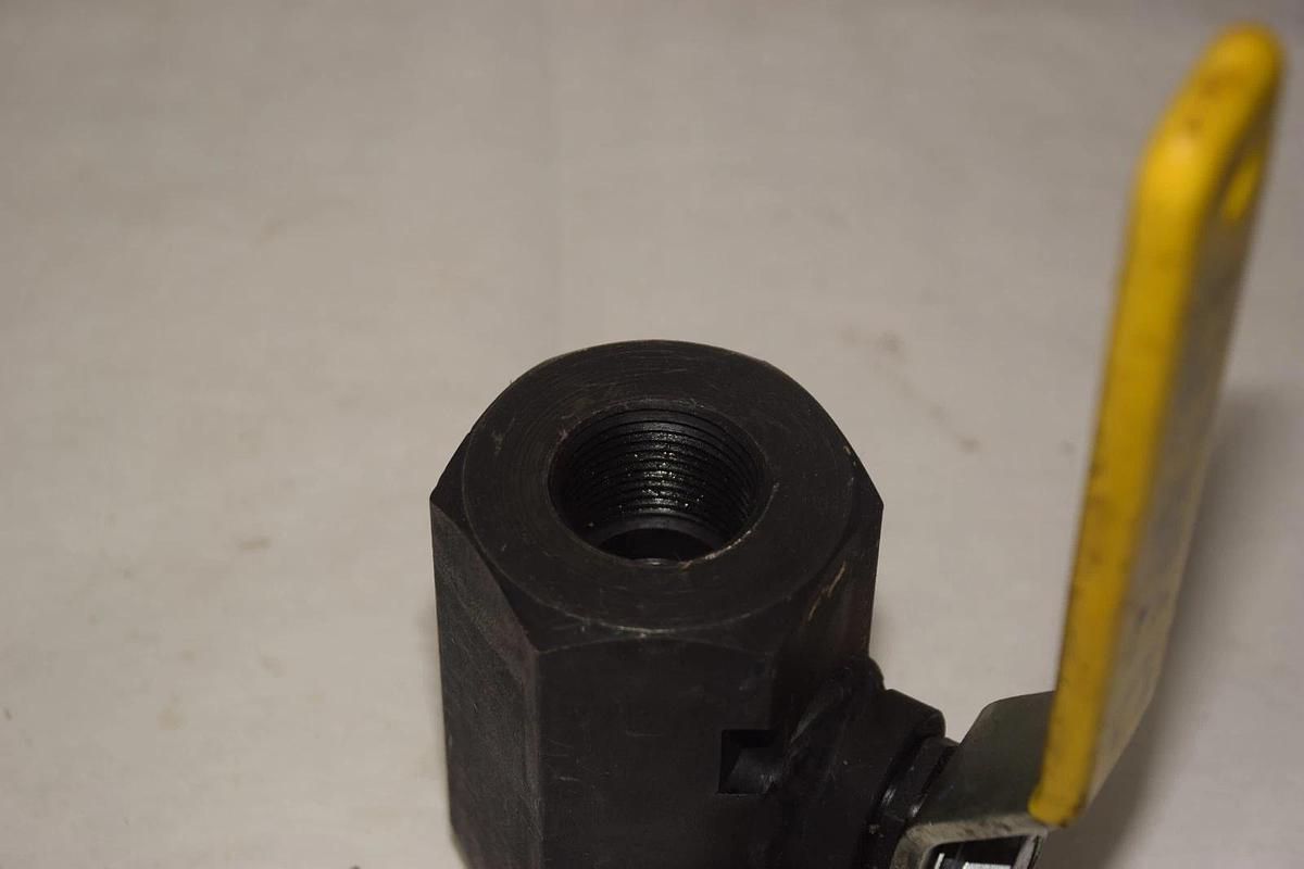 APOLLO 72-100-01 A108 FEMALE BALL VALVE 1" NPT NEW