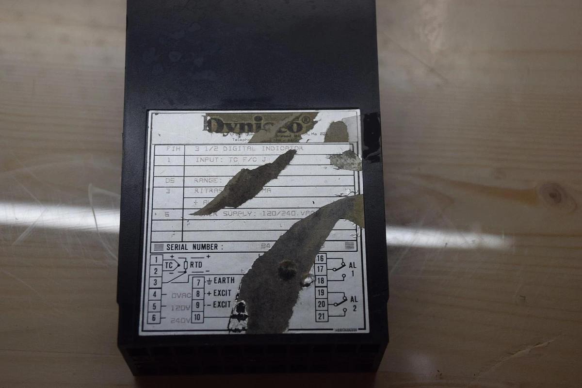 Used DYNISCO 128010310 1280-1-03-10 120VAC TEMPERATURE CONTROLLER