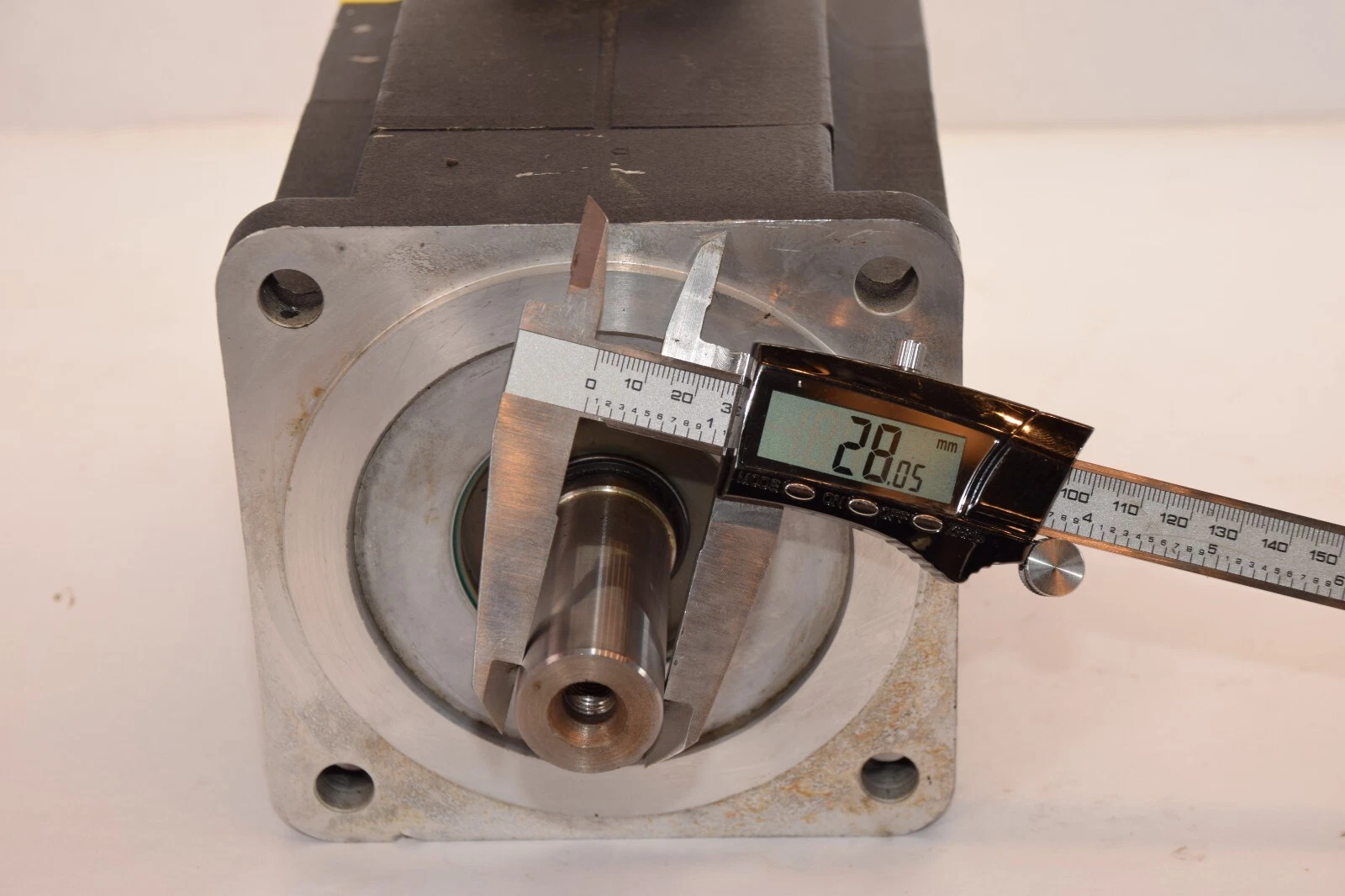 Used Baldor Brushless Servo Motor BSM100C-2250CAP S4P185W105 W0512237422 10nm 1.28kw