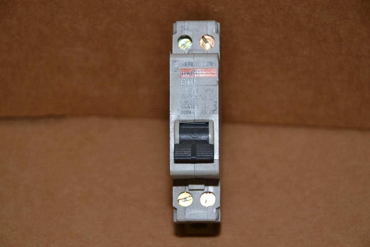 Used MERLIN GERIN MULTI 9 DPN U5A 220V 5A 1POLE CIRCUIT BREAKER