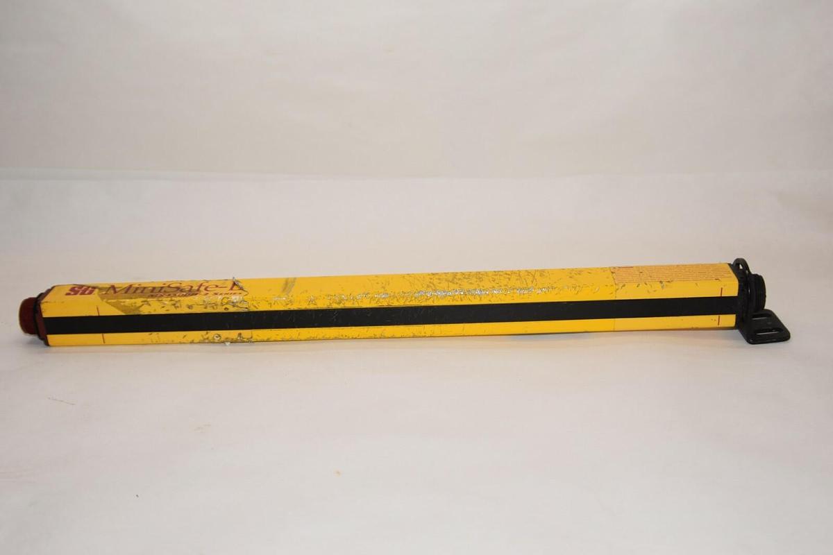 Used STI MS4316BW Range 30' MiniSafe 16" Receiver Light Curtain