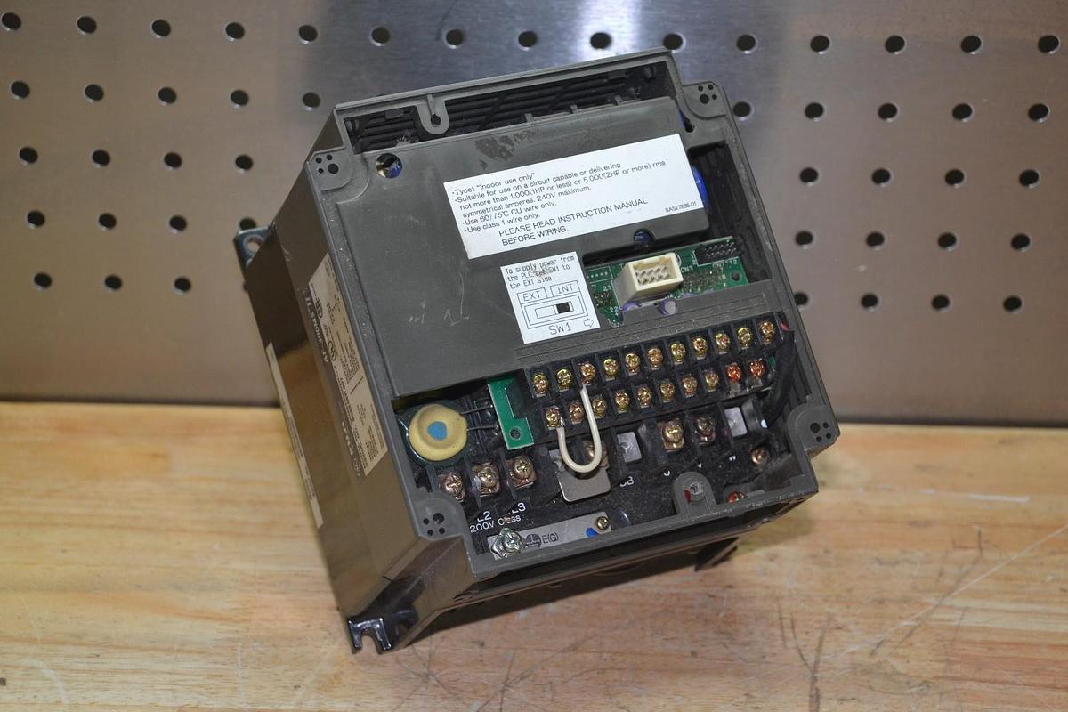 Used GE FUJI AF-300 6KM$223002N1A1 AF-300M$ 1HP 230VAC DRIVE