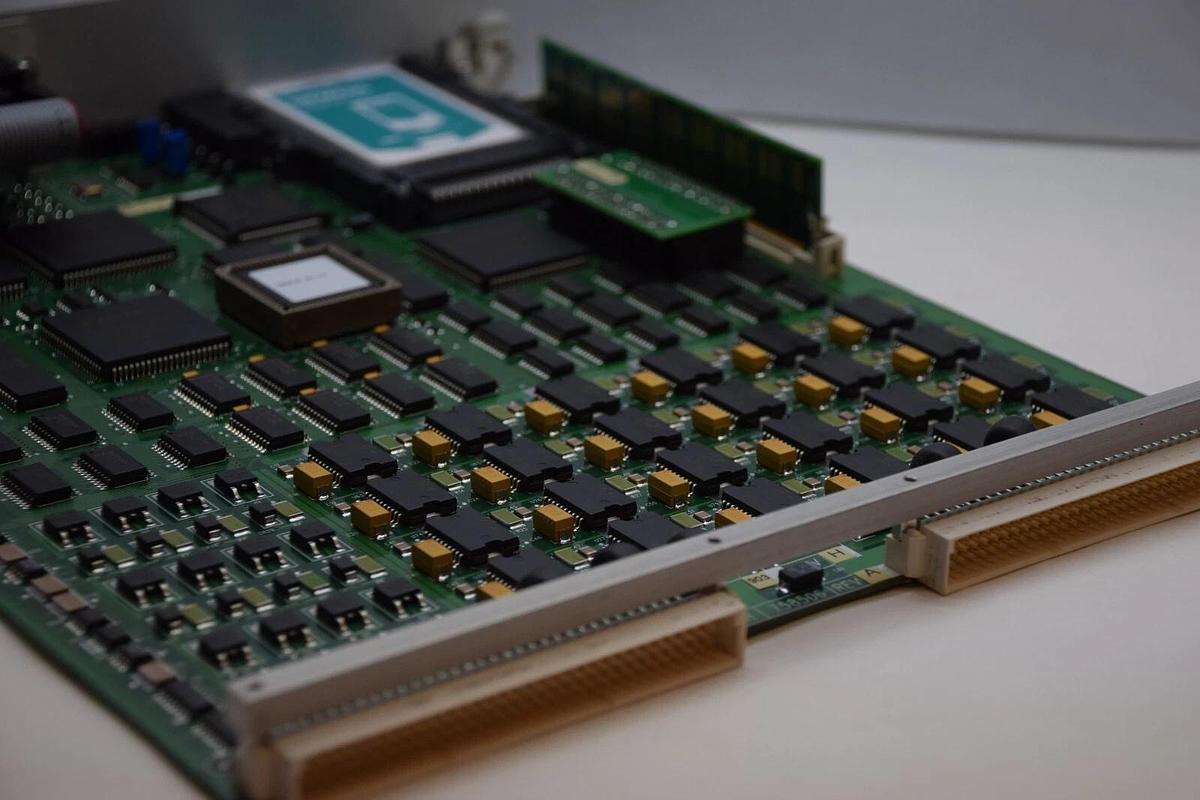 Used SIEMENS 758500 , 758500-903 Rev H , 758506 Rev A Status Board Card