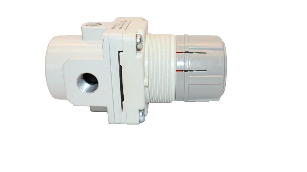 (NEW) SMC AR30-N02-Z-A , AR30N02ZA 7-100psi Regulator Module