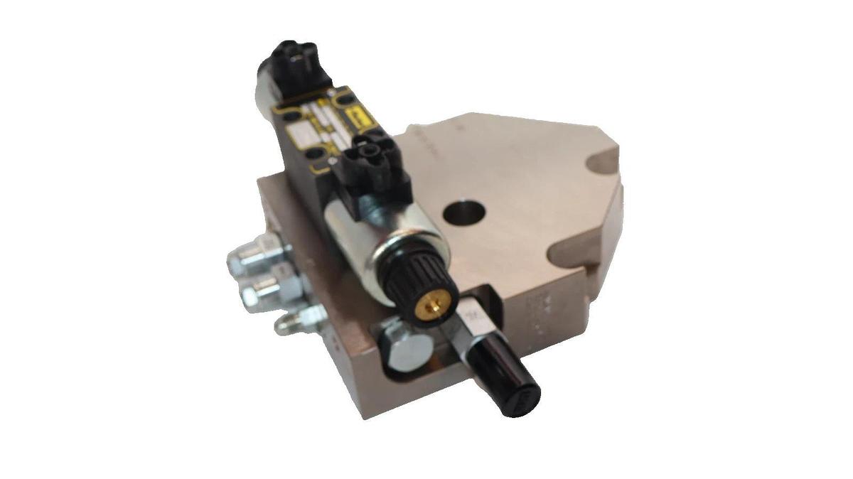 Parker Hyd Directional Control Valve D1FWE02FCNJW030 W/Daman Manifold D28350 NEW