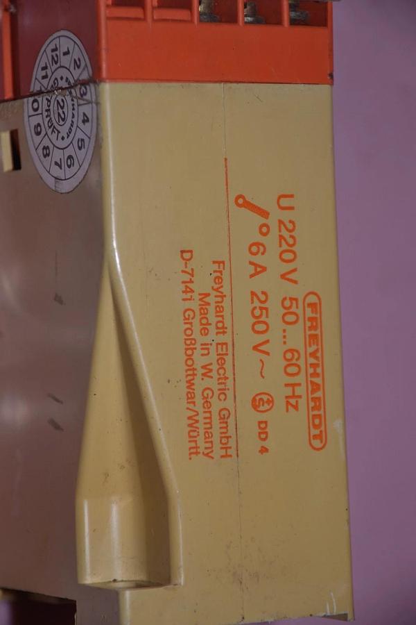 Used FREYHARDT RELAY TIMER DZR1525 DZR 1525  220 V 50/60 HZ 6 A