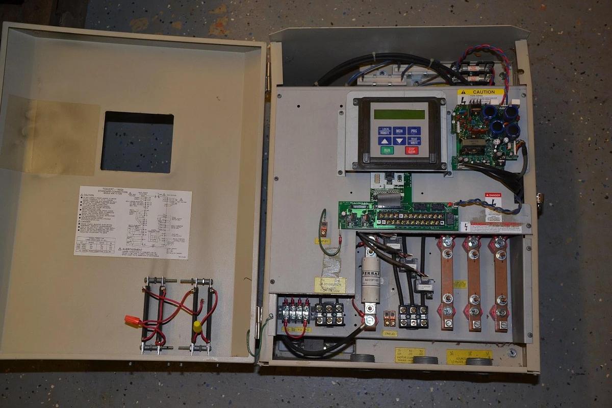 Used TOSHIBA VT130G3U-4330 VT130G3U4330 30HP 33KVA 460V  Transistor Inverter