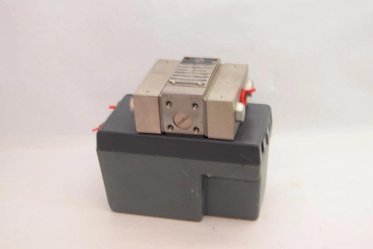 (NEW) MOORE M5338-002 75-500psi 316 SS P Cell Differential Pressure Transmitter