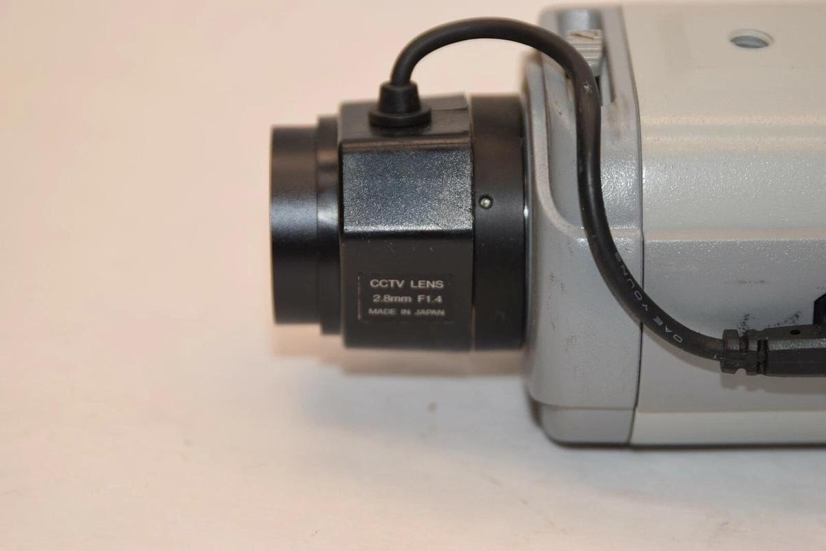 Used VEW CR3SNWDRS 12Vdc 24Vac 2.88W 50/60Hz CCTV Lens Box Day/Night Camera