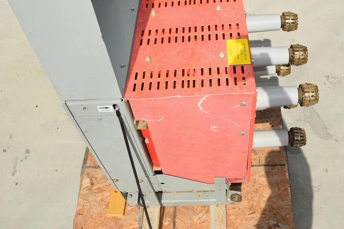 Used Square D 15 KV DST2V Medium Voltage Circuit Breaker V5FM7233000A 2000 Amp 2000A