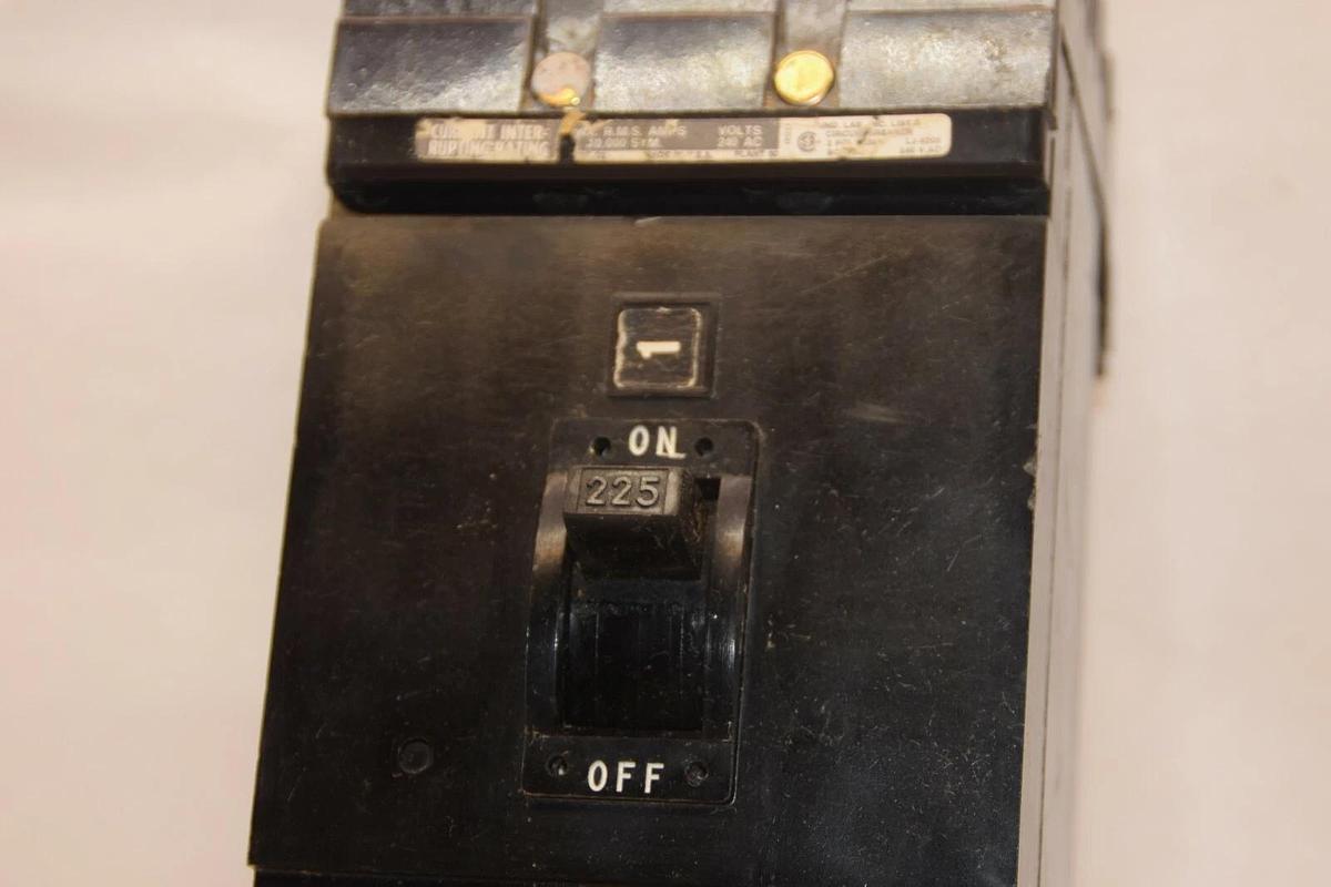 Used SQUARE D KAL362251021 225A 225 Amp 225 A 3P LJ-9209 Breaker *Missing 1 Lug*