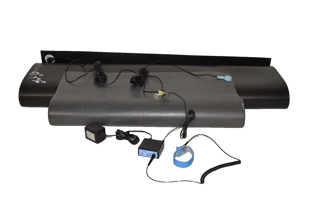 Used ARATRON AEI-DT020 ESD Monitor w/ 2 Mats 47"x36" & 60"x24" Wearwell Desk Mat Kit