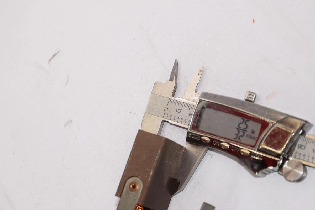 (NEW) M195 1-1/4" x 25/32" Carbon Brush