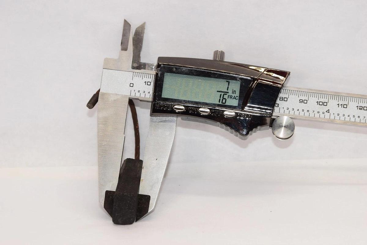 (NEW - Lot of 4) NATIONAL SA35 SA 35 3/4" x 7/16" 1-13/32" Carbon Brush