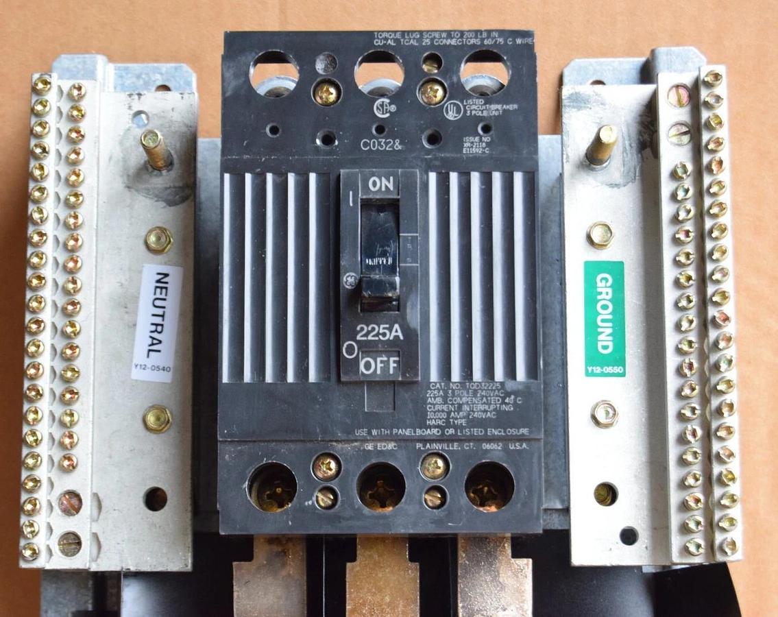 Used General Electric GE A Series Panelboard Interior AQL3422ATX AXB4M9 3ph 4w 225A