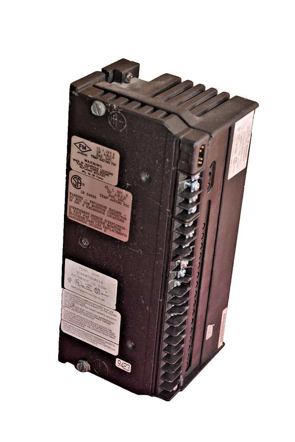 Used General Electric GE Fanuc Electric Module 24/48v 16PT IC660EBD021E IC660TSD021B